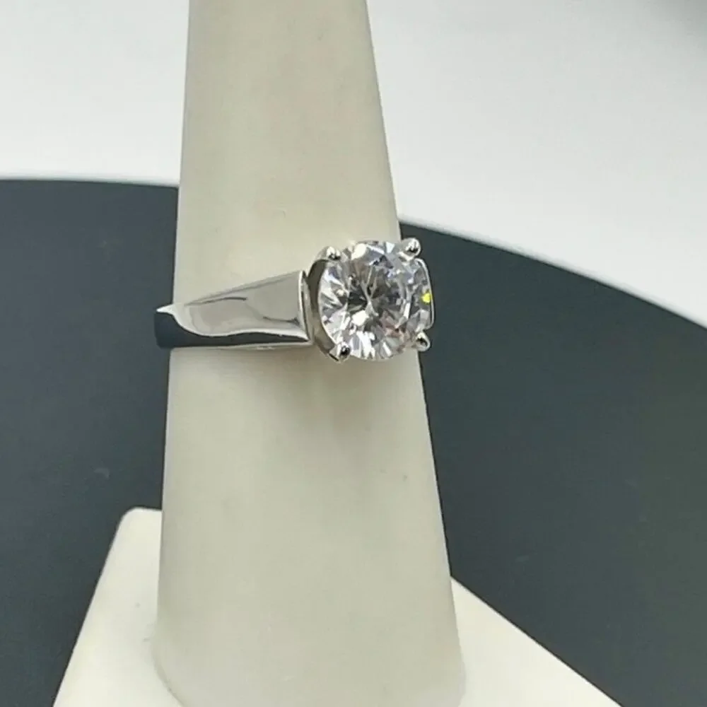 Domonique Women's Sterling Silver 925 Cubic Zirconia DQ CZ Solitaire Ring Sz 7.5